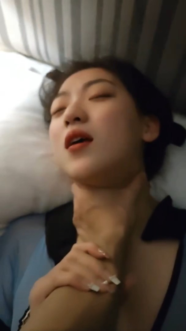 越粗鲁女神越喜欢，被掐着脖子爆干太享受